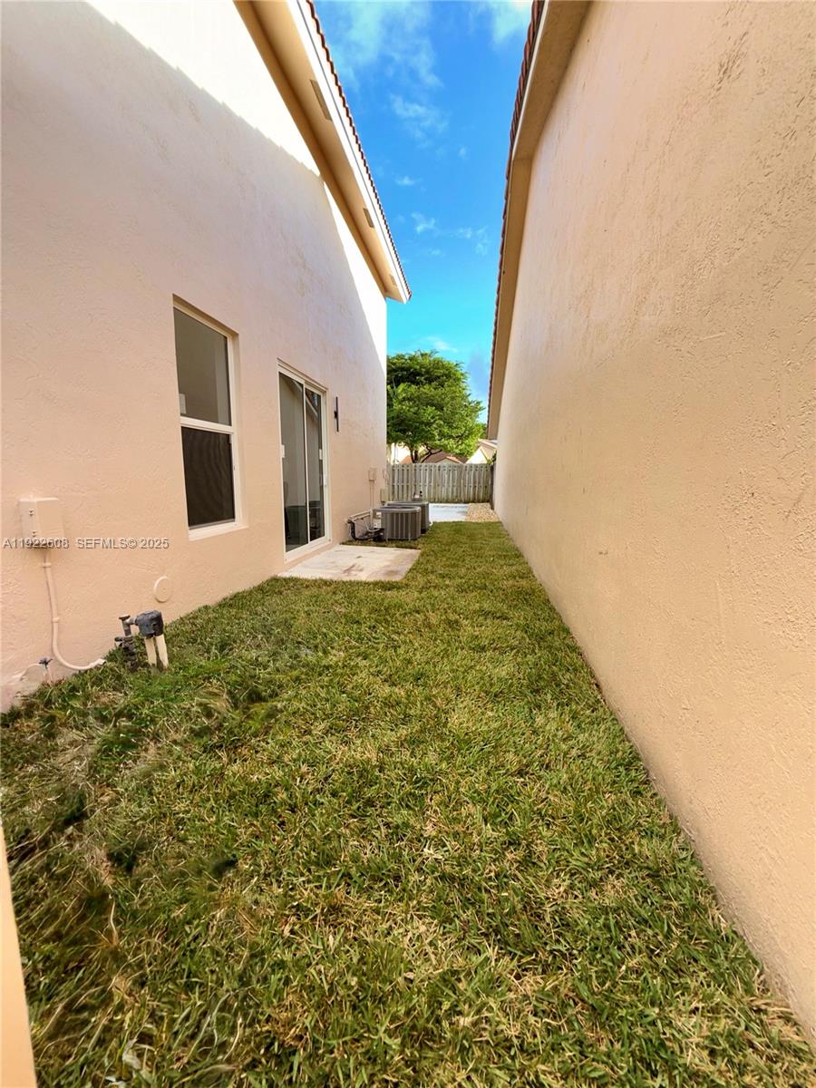 15254 Southwest 109th Street Miami, FL 33196 - Photo 46 of 48 a backyard of a house