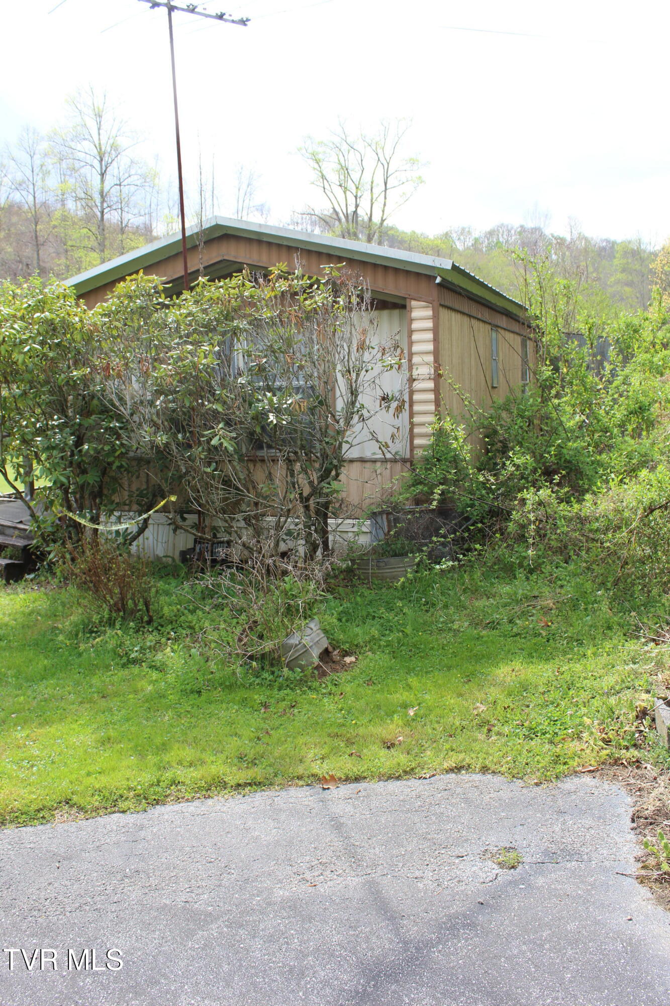 4598-4550 Reeds Creek Road, Unit 9 & 10 Keokee, VA 24265 - Photo 21 of 39 IMG_6704