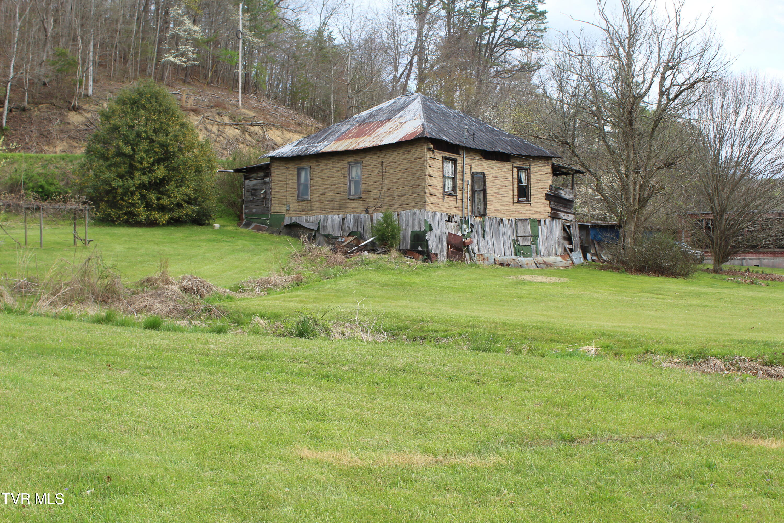 4598-4550 Reeds Creek Road, Unit 9 & 10 Keokee, VA 24265 - Photo 23 of 39 IMG_6691