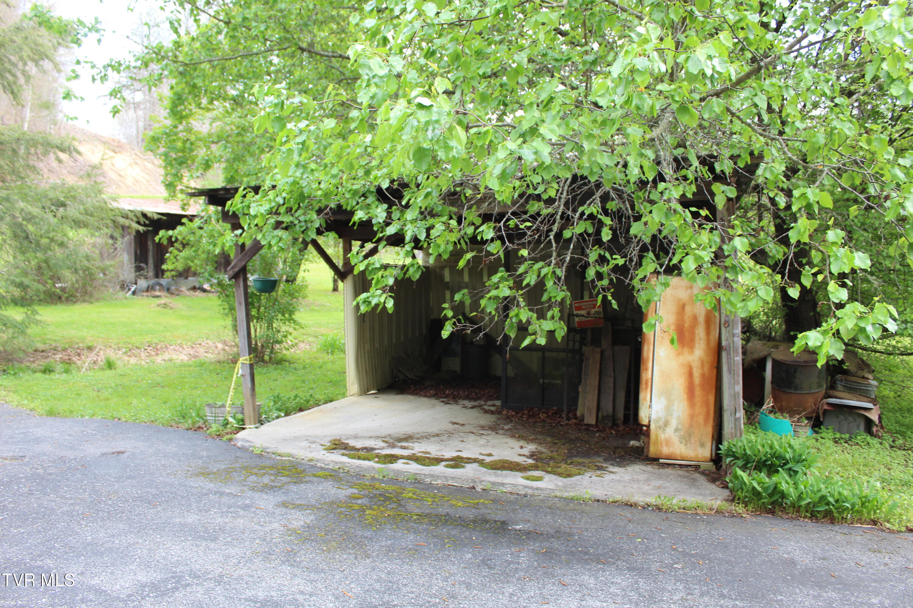 4598-4550 Reeds Creek Road, Unit 9 & 10 Keokee, VA 24265 - Photo 27 of 39 IMG_6699