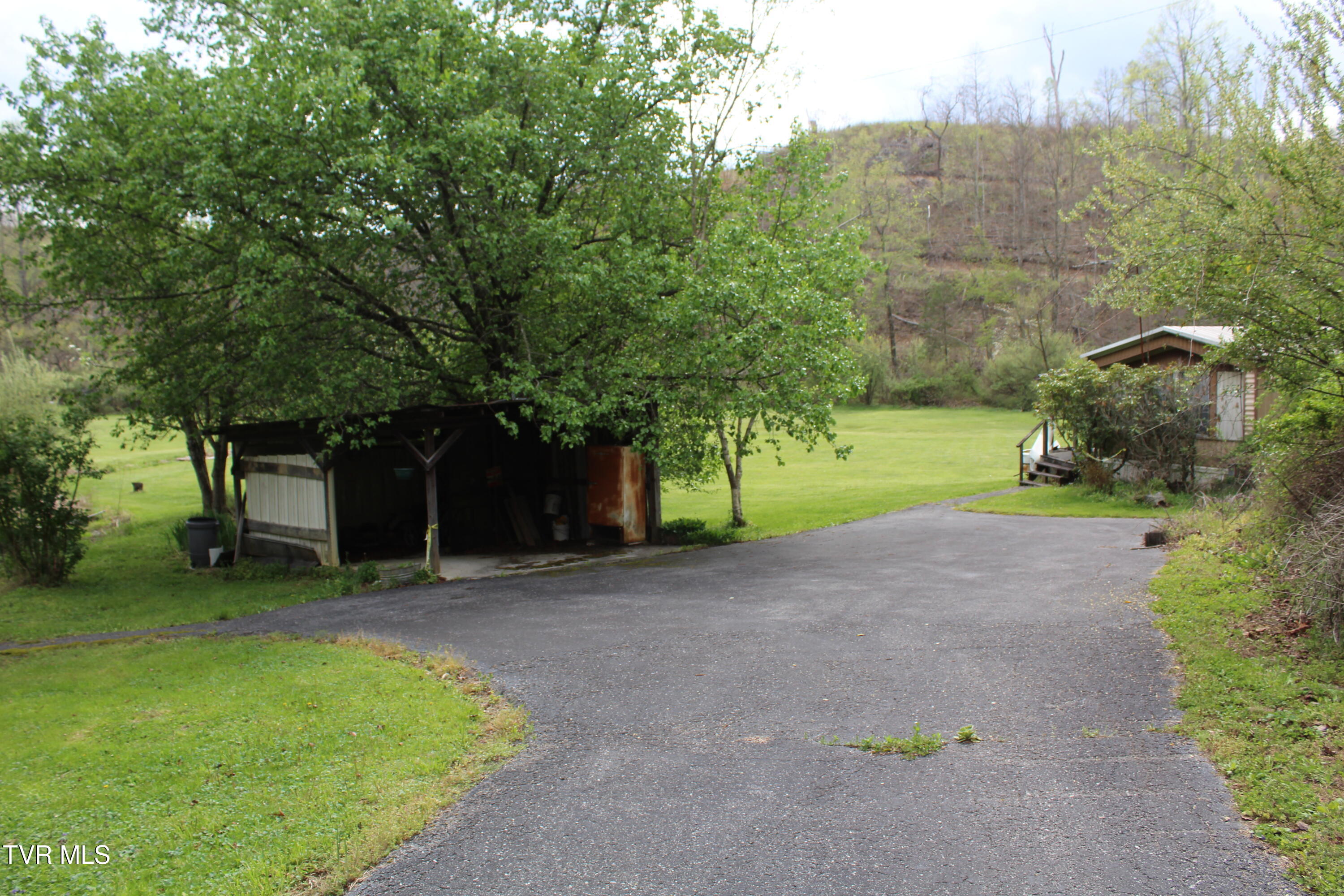 4598-4550 Reeds Creek Road, Unit 9 & 10 Keokee, VA 24265 - Photo 30 of 39 IMG_6703