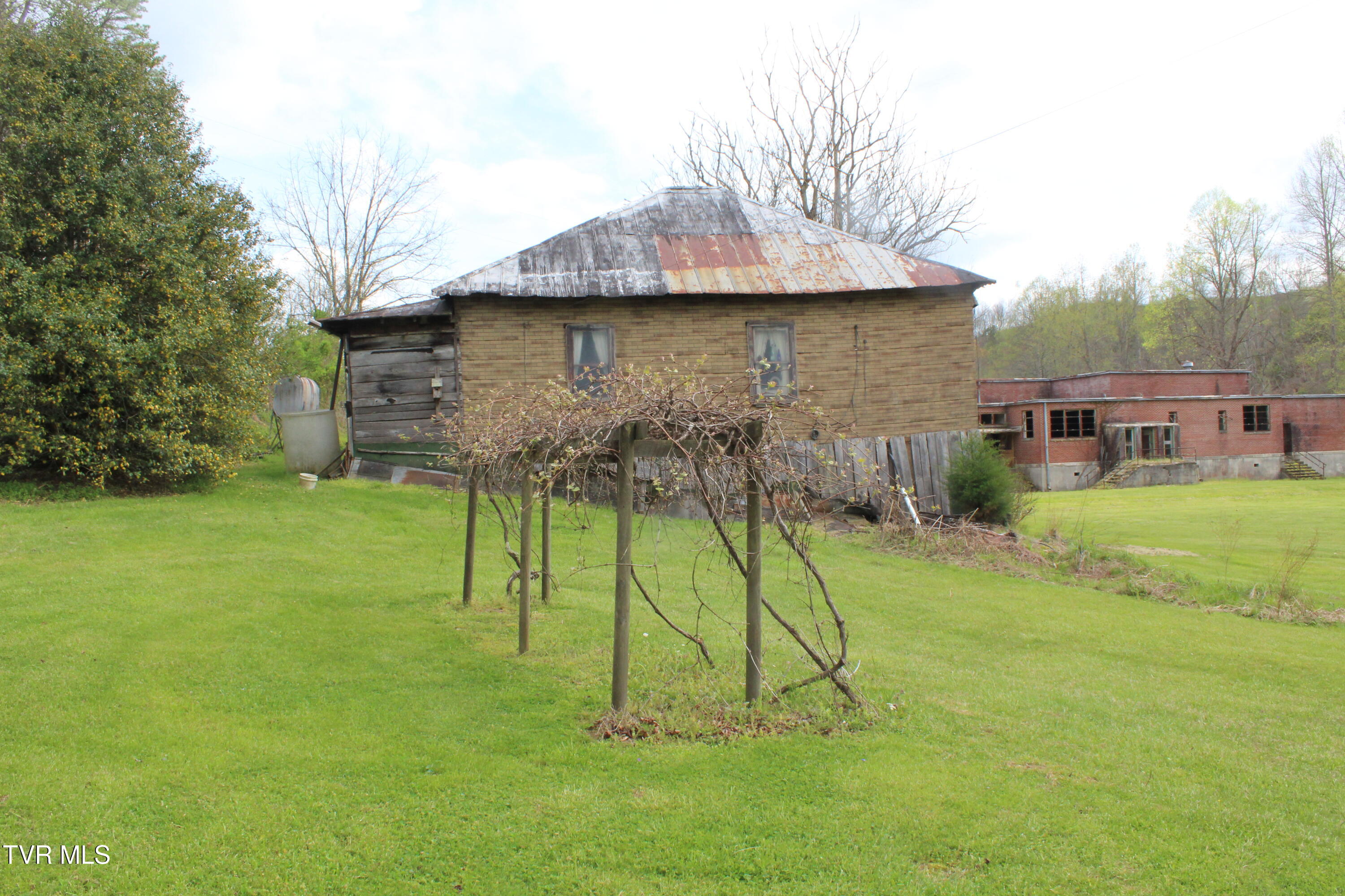 4598-4550 Reeds Creek Road, Unit 9 & 10 Keokee, VA 24265 - Photo 5 of 39 IMG_6683