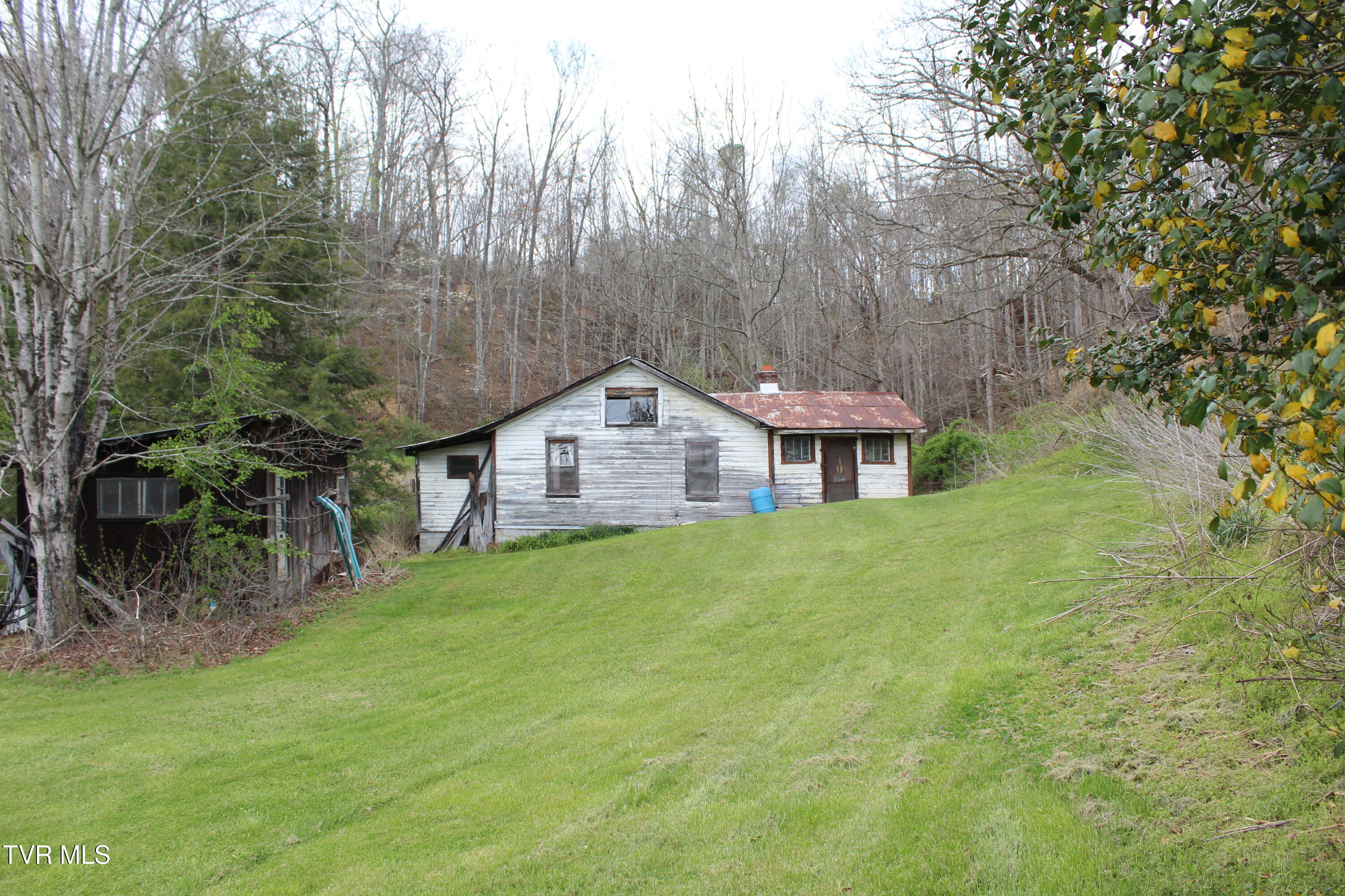 4598-4550 Reeds Creek Road, Unit 9 & 10 Keokee, VA 24265 - Photo 8 of 39 IMG_6679