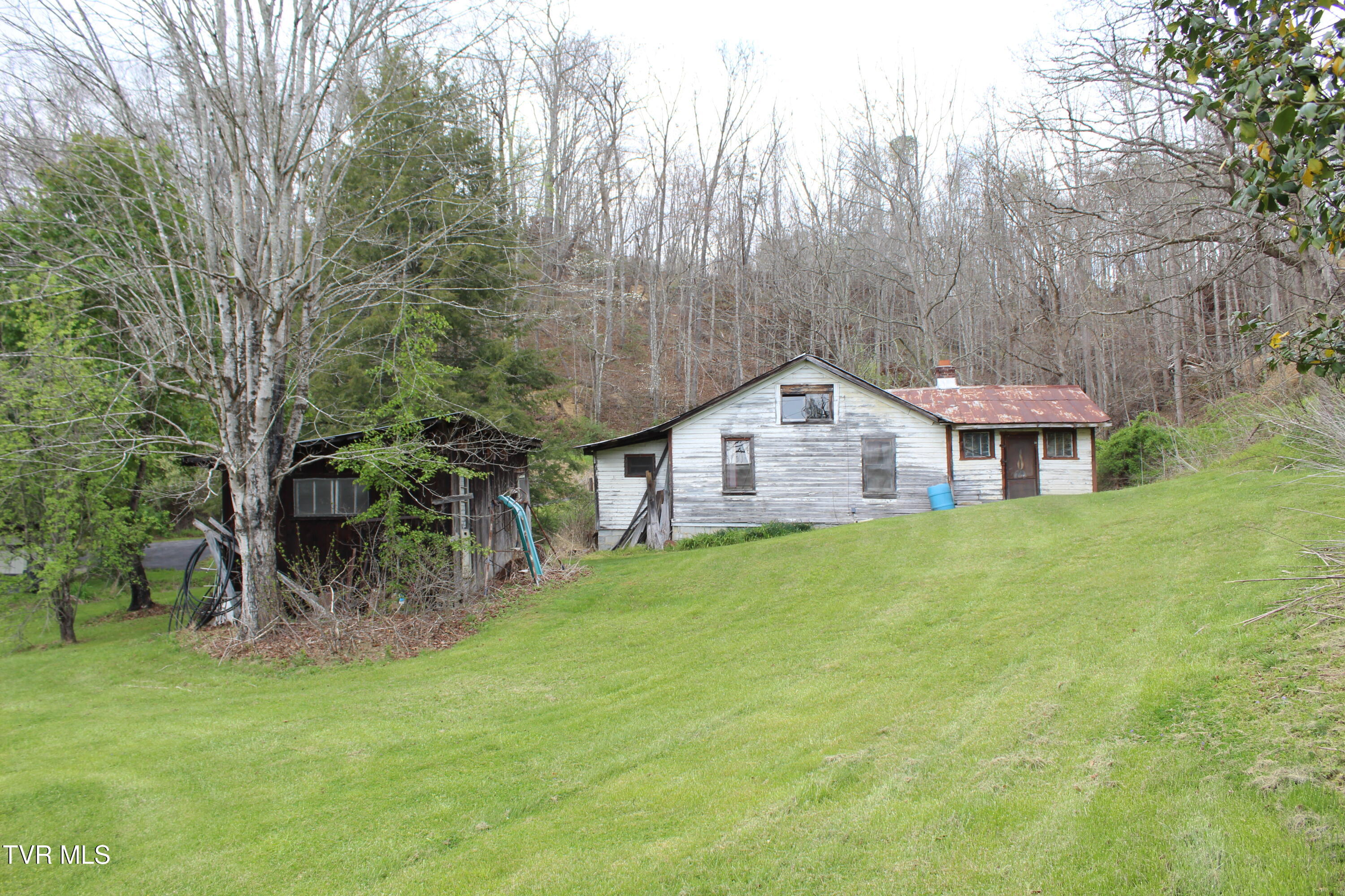 4598-4550 Reeds Creek Road, Unit 9 & 10 Keokee, VA 24265 - Photo 9 of 39 IMG_6680