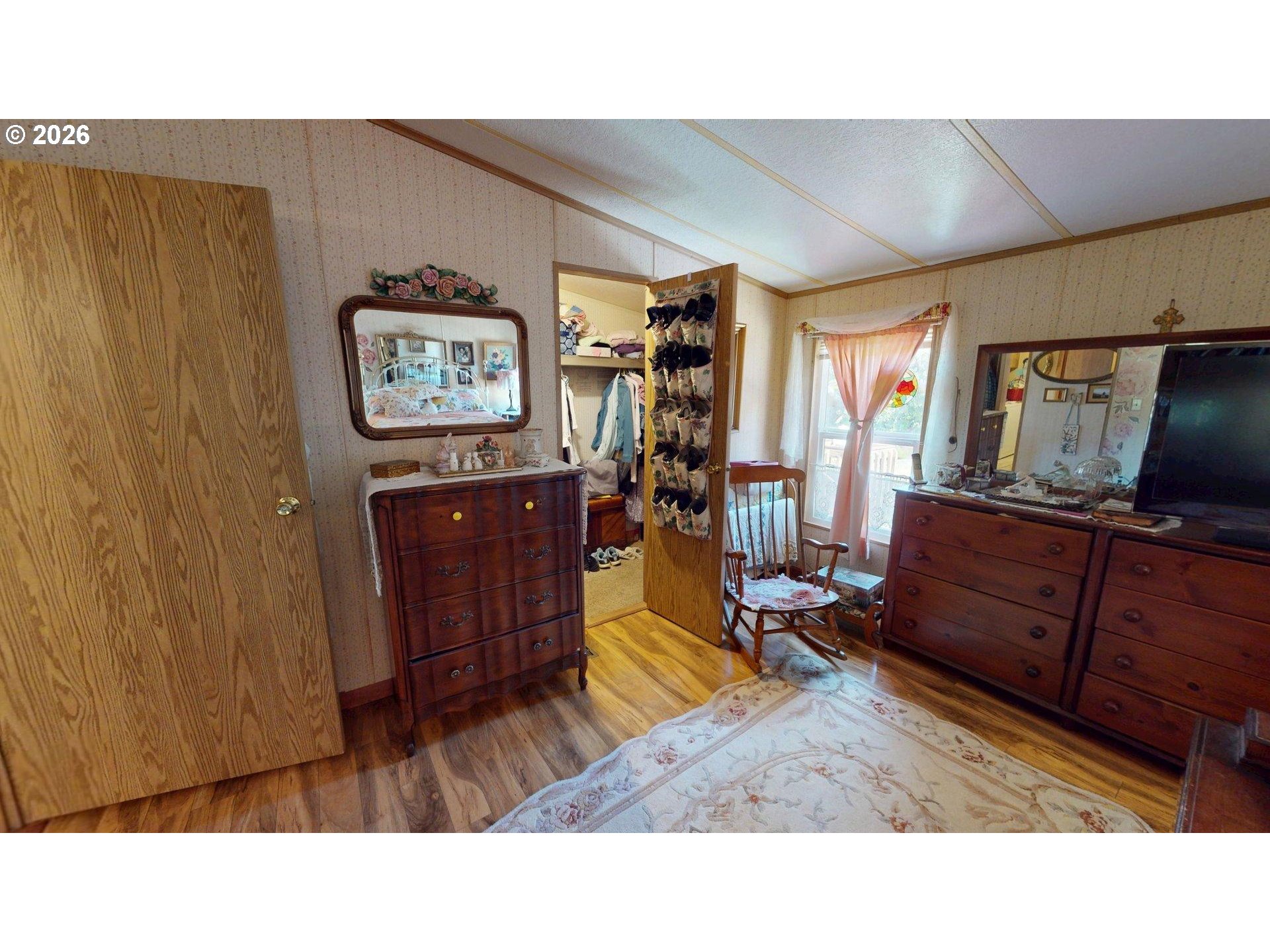 95010 Greggs Creek Road Gold Beach, OR 97444 - Photo 25 of 34 Owner's Suite Bedroom