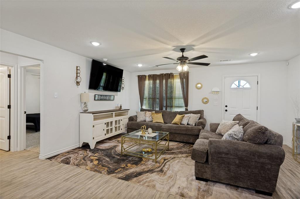 205 Altom Road Springtown, TX 76082 - Photo 7 of 25