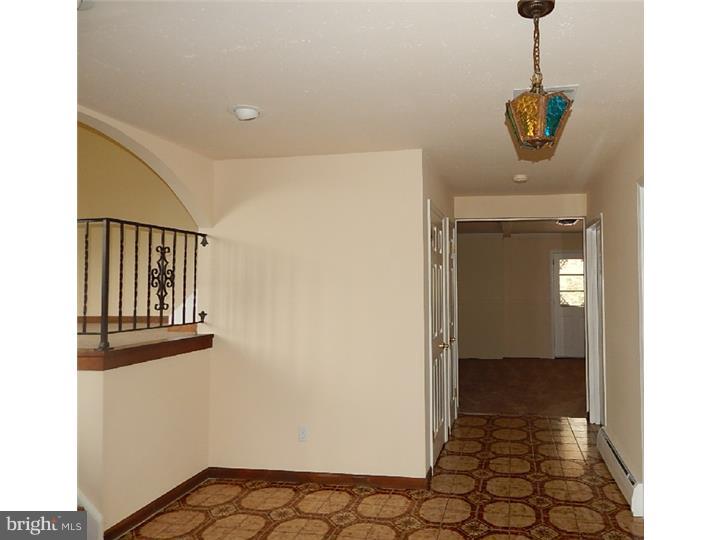 110 Wheatsheaf Road Warminster, PA 18974 - Photo 5 of 25 Gallery Image 5