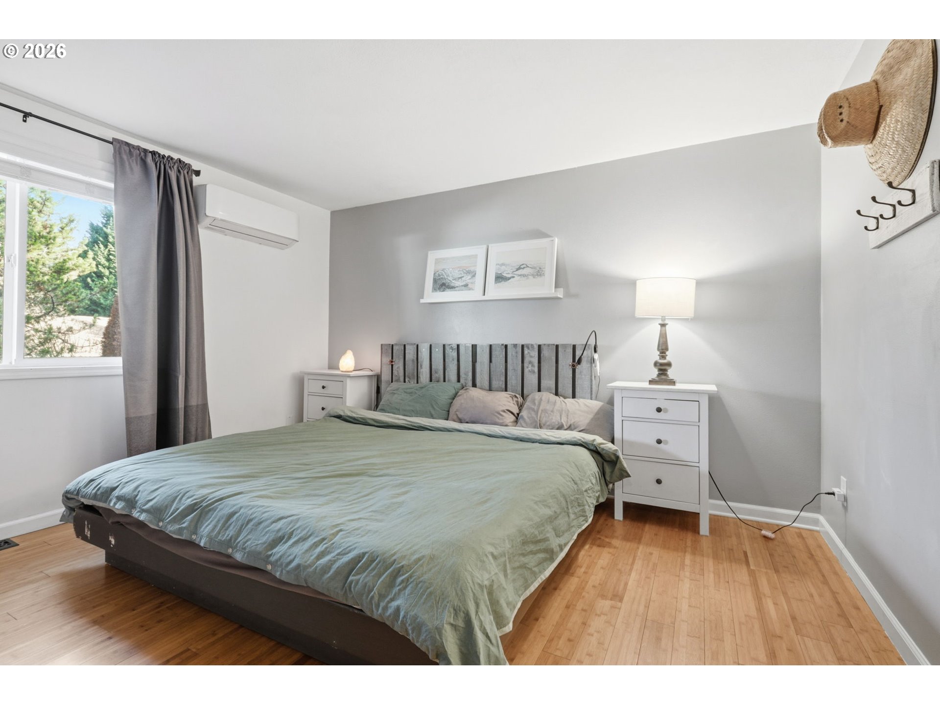 19350 Southwest Murphy Street Beaverton, OR 97078 - Photo 13 of 45 a bedroom with a bed and a window