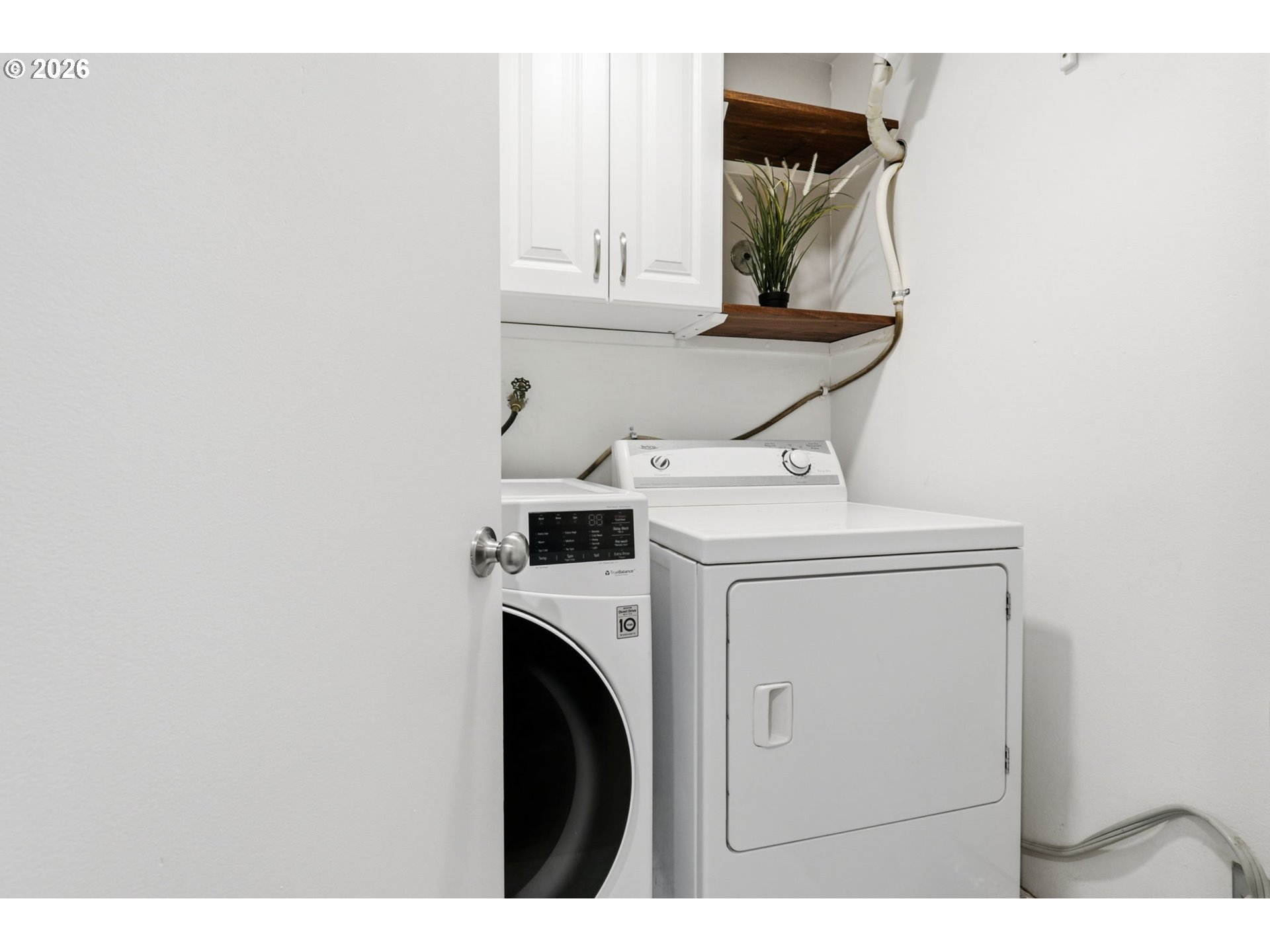 19350 Southwest Murphy Street Beaverton, OR 97078 - Photo 19 of 45 a utility room with dryer and washer