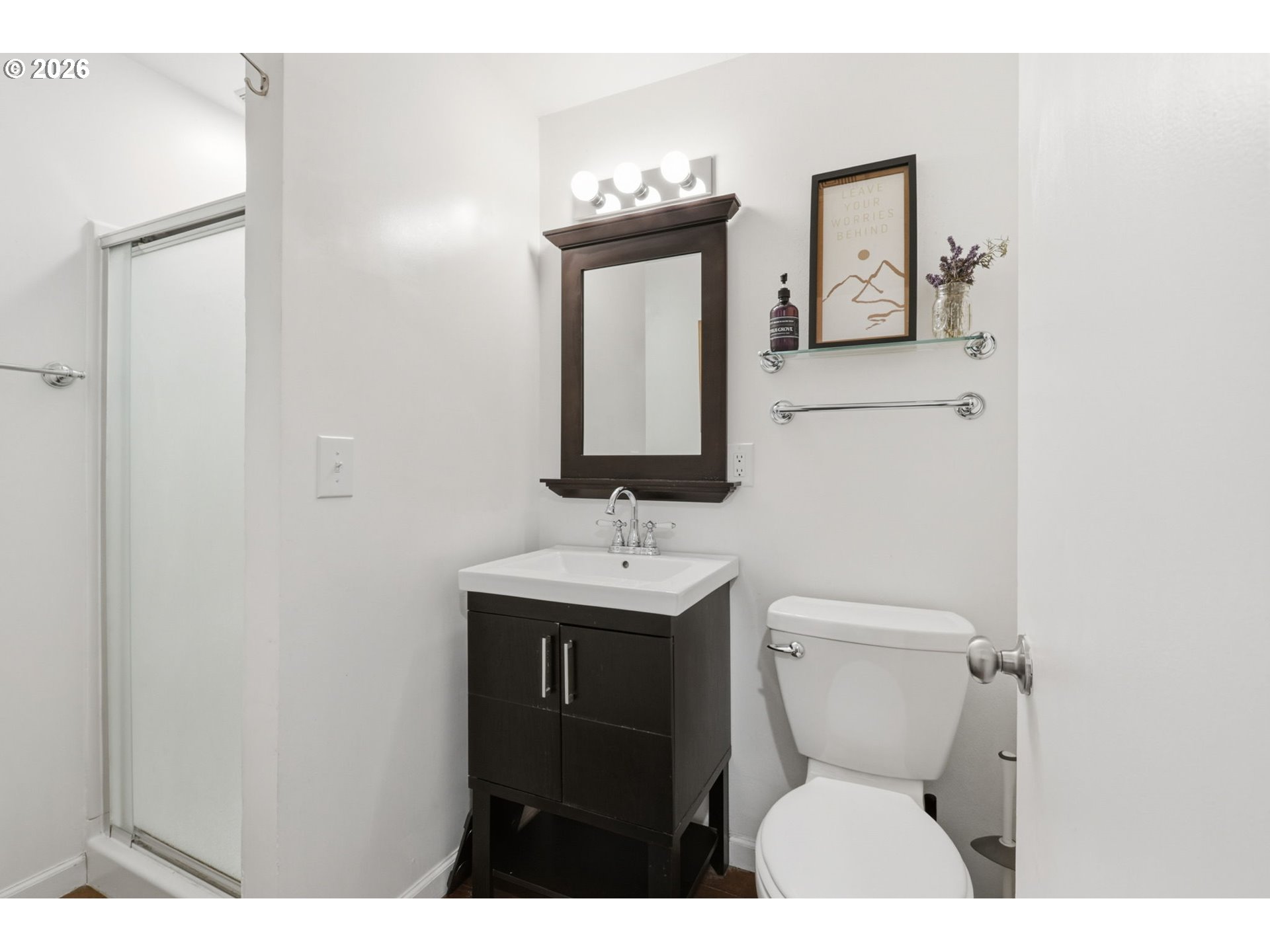 19350 Southwest Murphy Street Beaverton, OR 97078 - Photo 20 of 45 a bathroom with a toilet sink and mirror
