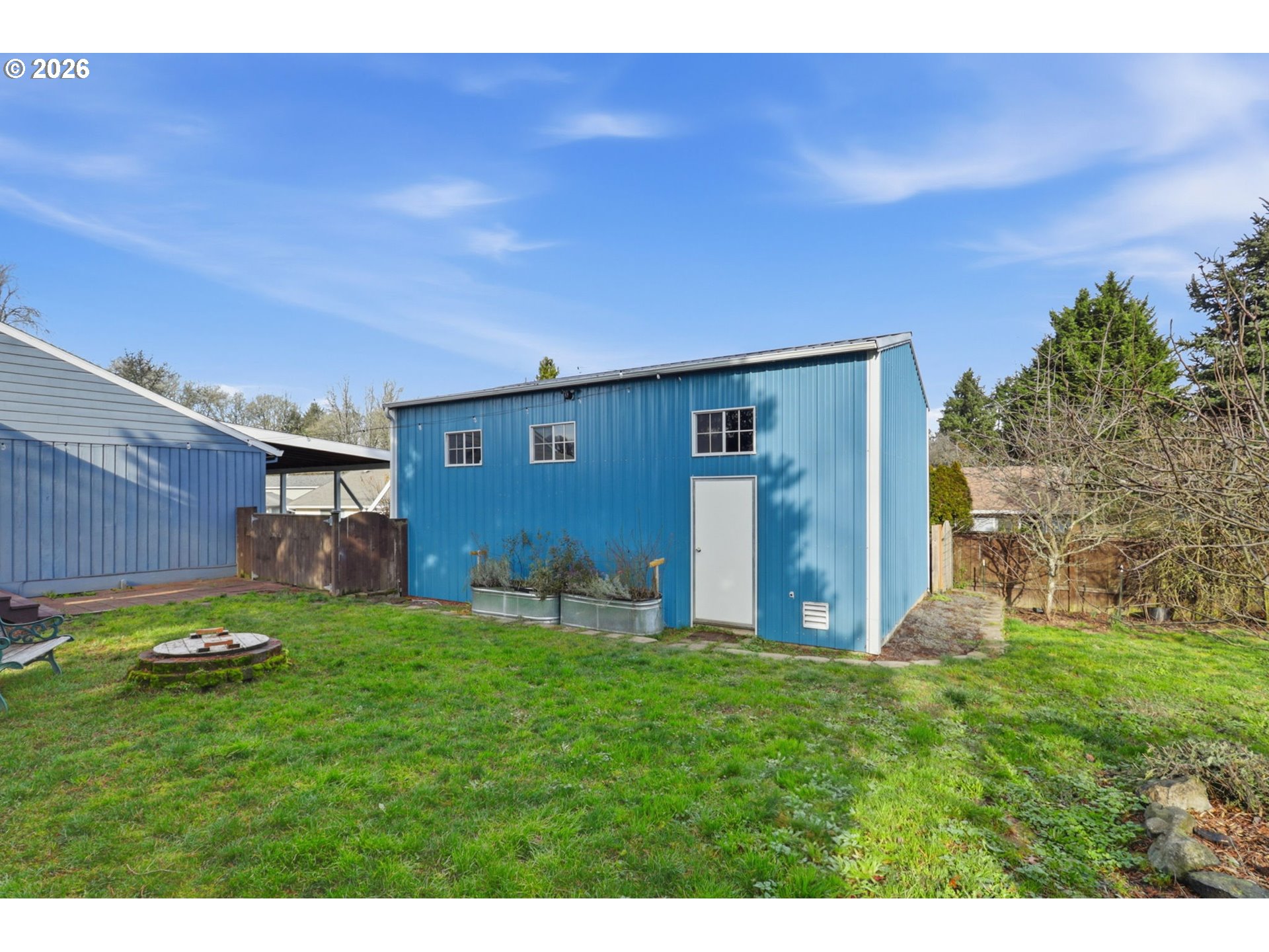 19350 Southwest Murphy Street Beaverton, OR 97078 - Photo 29 of 45 a backyard of a house with table and chairs