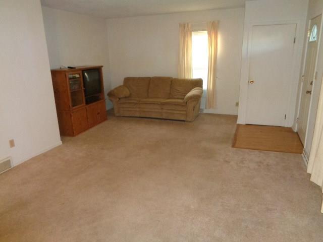 2111 Ferris Road Columbus, OH 43224 - Photo 3 of 16