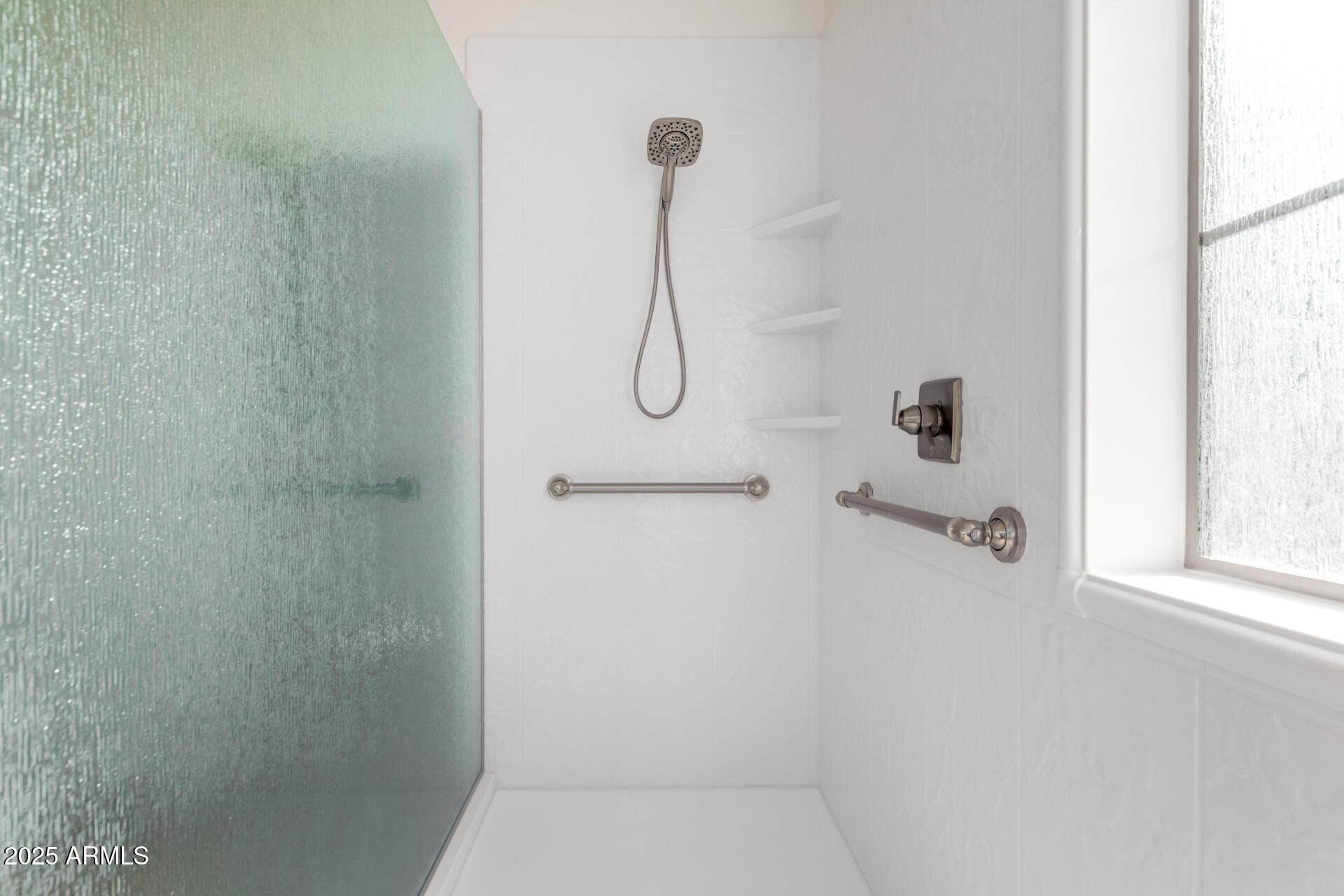 2602 South Nielson Street Gilbert, AZ 85295 - Photo 19 of 39 a bathroom with a shower