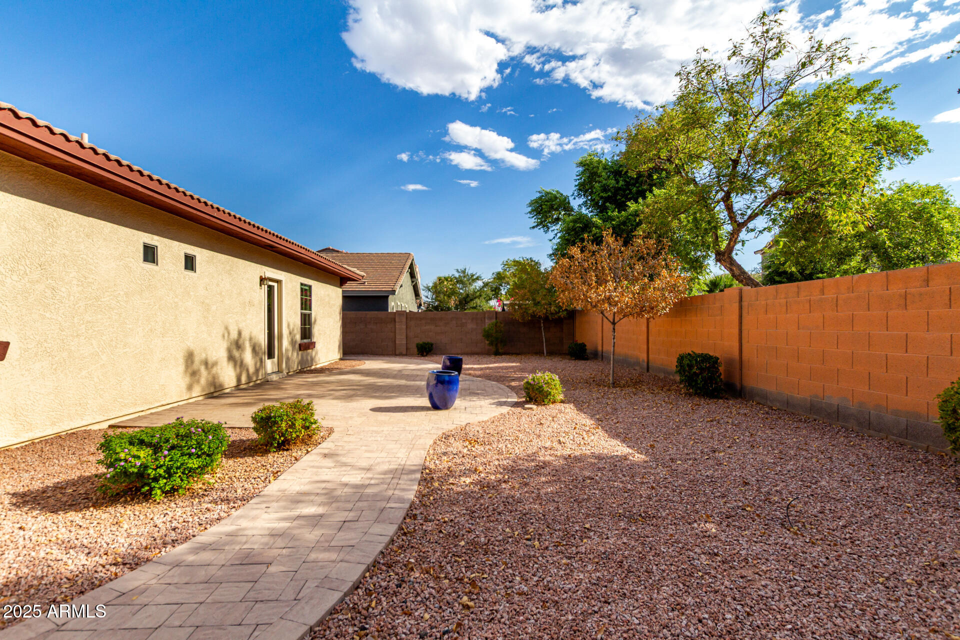 2602 South Nielson Street Gilbert, AZ 85295 - Photo 32 of 39 a view of a backyard with sitting area