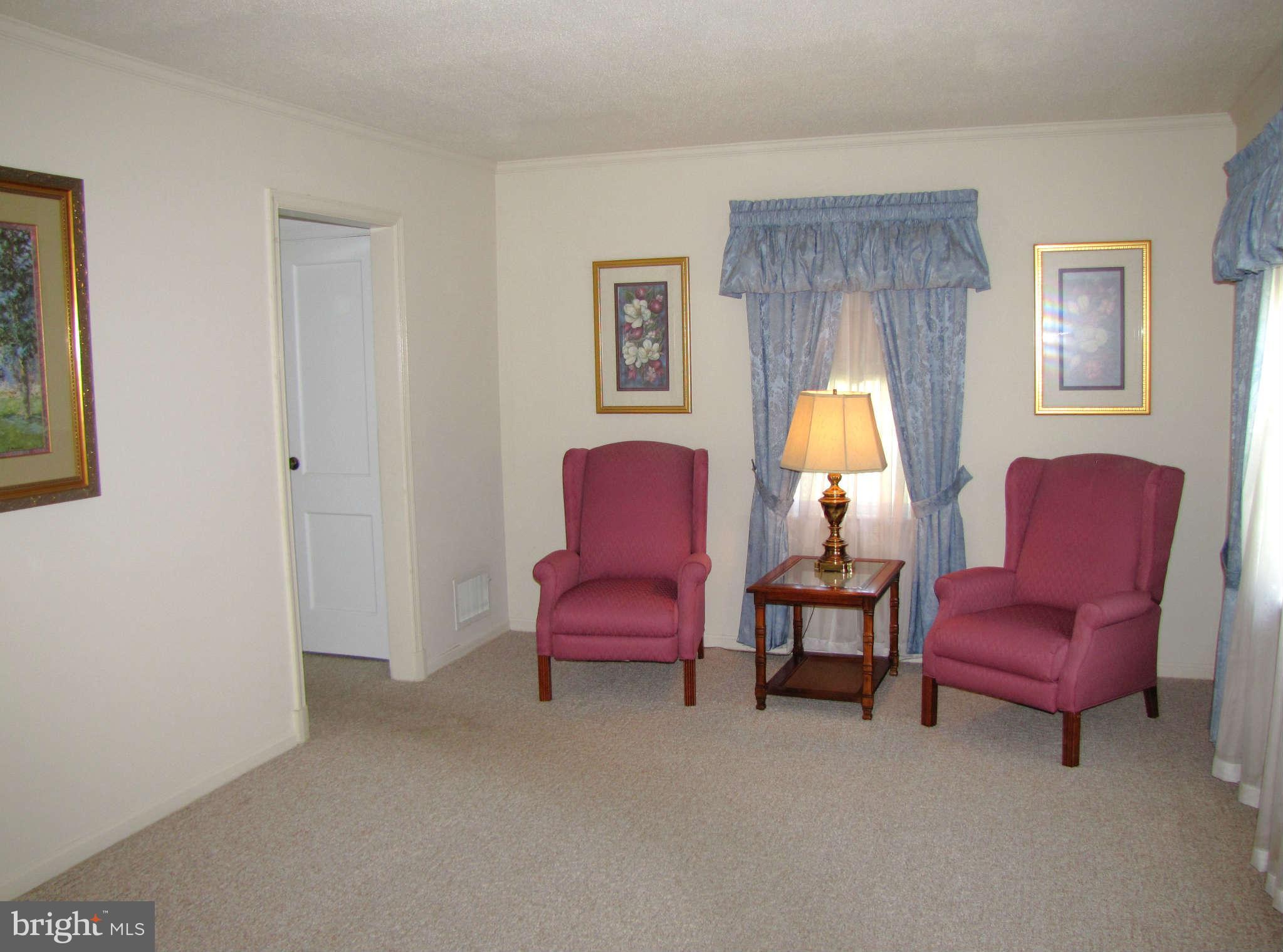 9820 Braddock Road Silver Spring, MD 20903 - Photo 3 of 21 Living Room