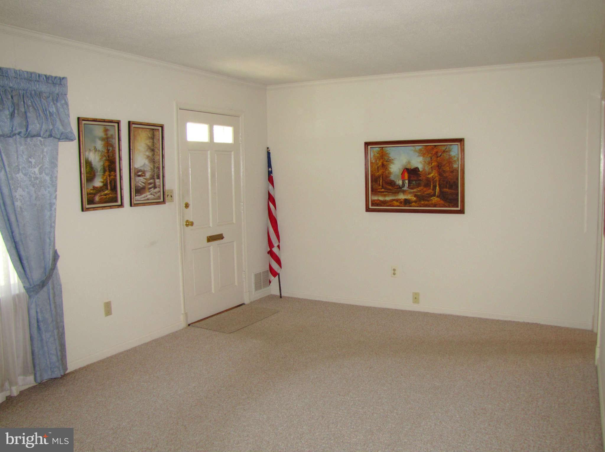 9820 Braddock Road Silver Spring, MD 20903 - Photo 4 of 21 Living Room