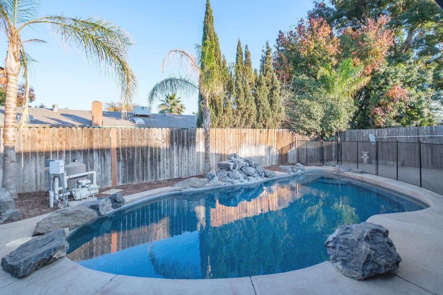 915 Fordham Avenue Clovis, CA 93611 - Photo 21 of 23 a view of a swimming pool with a patio