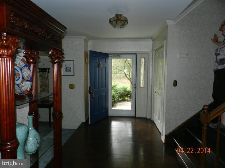 496 Hoffman Road Harleysville, PA 19438 - Photo 2 of 22 Foyer