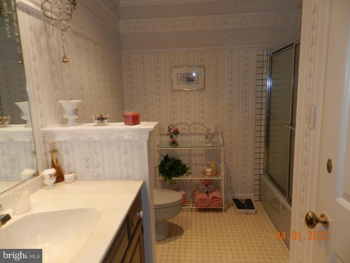 496 Hoffman Road Harleysville, PA 19438 - Photo 17 of 22 Bathroom