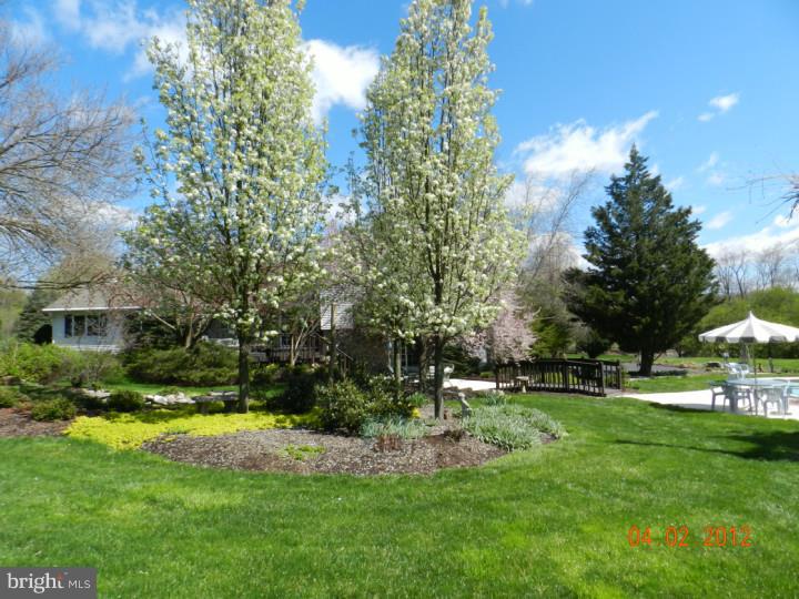 496 Hoffman Road Harleysville, PA 19438 - Photo 19 of 22 Garden