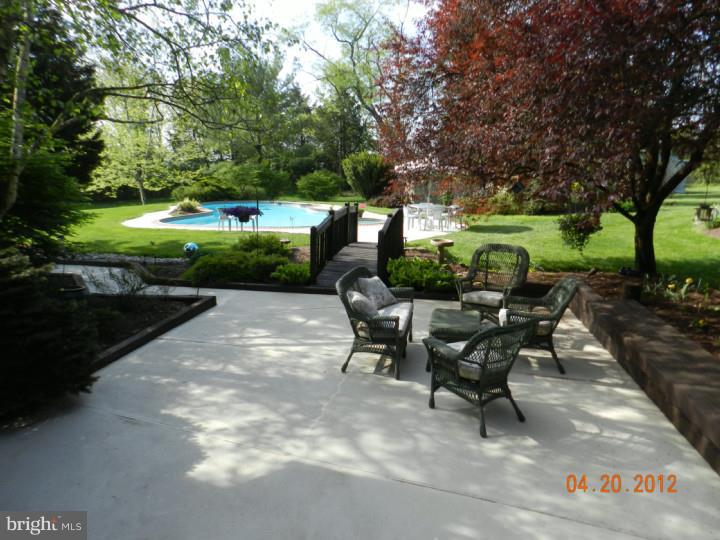 496 Hoffman Road Harleysville, PA 19438 - Photo 22 of 22 Patio