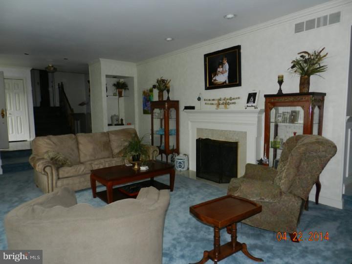 496 Hoffman Road Harleysville, PA 19438 - Photo 5 of 22 Living Room