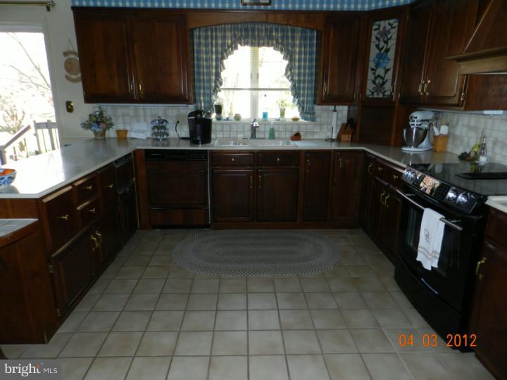 496 Hoffman Road Harleysville, PA 19438 - Photo 6 of 22 Kitchen
