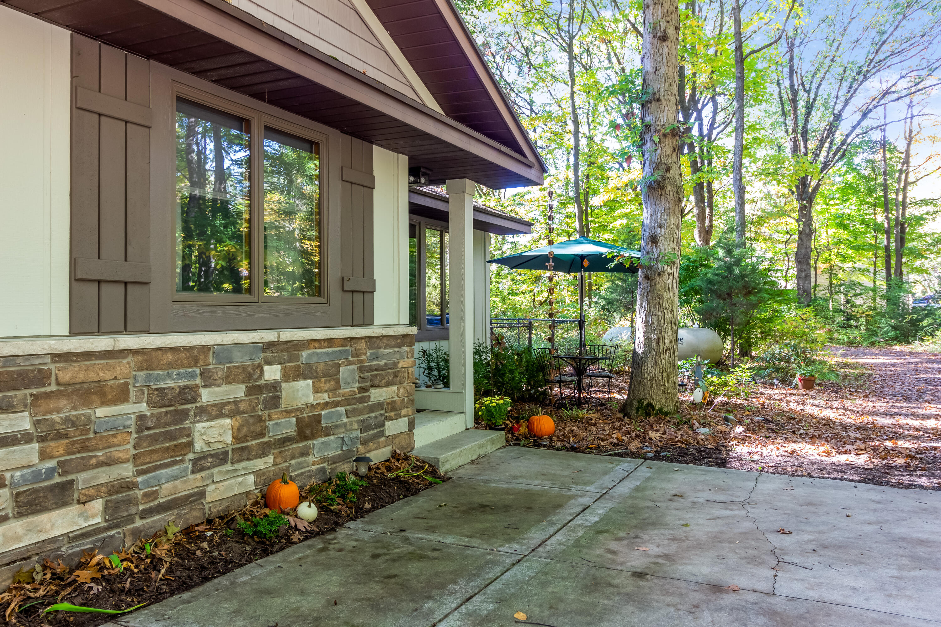 6565 Riverside Road Fennville, MI 49408 - Photo 4 of 47 IMG_8152