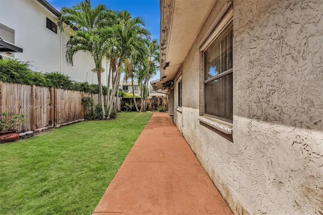 a view of a back yard of the house