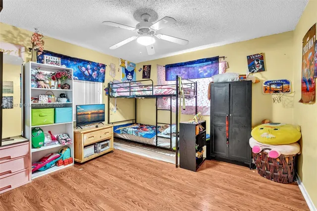 a picture of a open kitchen with an oven