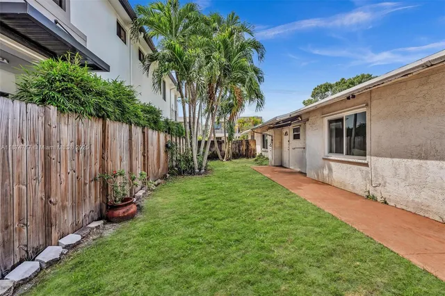 a view of a back yard of the house