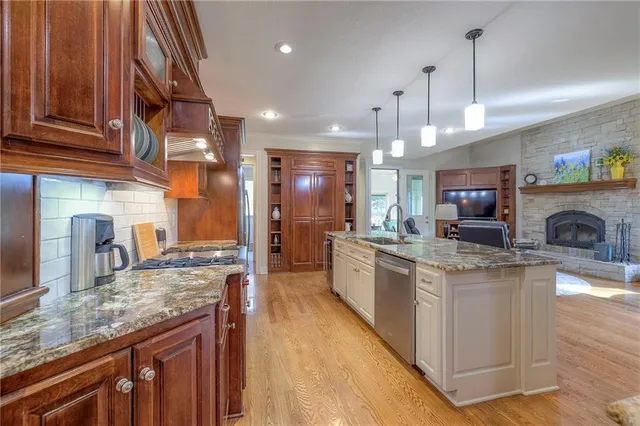 $1,025,000 | 9617 West 150th Street, Overland Park, KS 66221