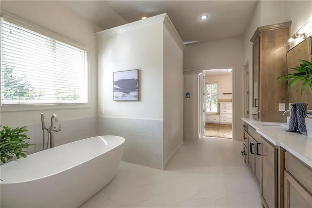 $1,025,000 | 9617 West 150th Street, Overland Park, KS 66221