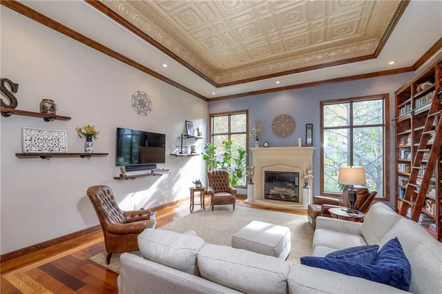 $1,025,000 | 9617 West 150th Street, Overland Park, KS 66221