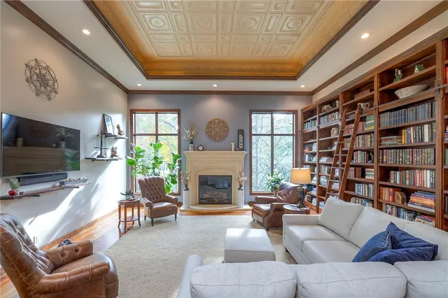 $1,025,000 | 9617 West 150th Street, Overland Park, KS 66221