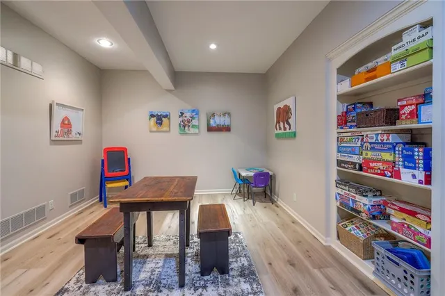 $1,025,000 | 9617 West 150th Street, Overland Park, KS 66221