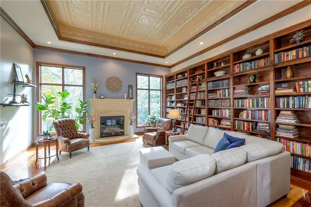 $1,025,000 | 9617 West 150th Street, Overland Park, KS 66221