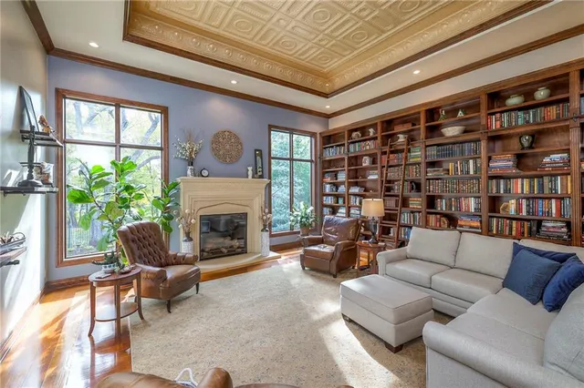 $1,025,000 | 9617 West 150th Street, Overland Park, KS 66221