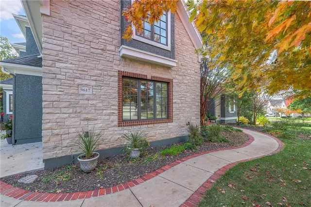 $1,025,000 | 9617 West 150th Street, Overland Park, KS 66221