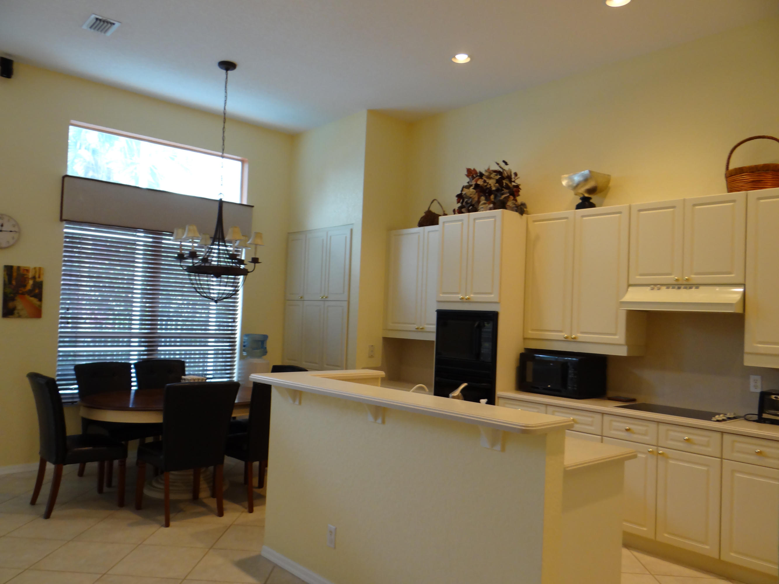 18512 Ocean Mist Drive Boca Raton, FL 33498 - Photo 4 of 30 kitchen
