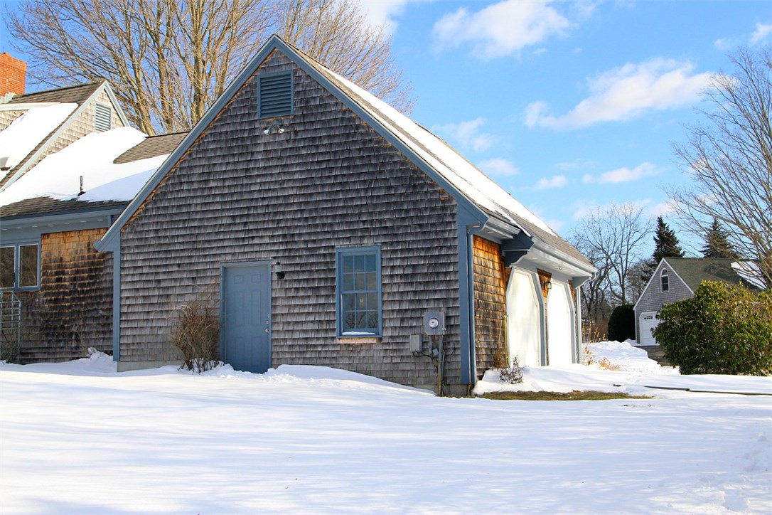 34 Sachem Road Tiverton, RI 02878 - Photo 5 of 12