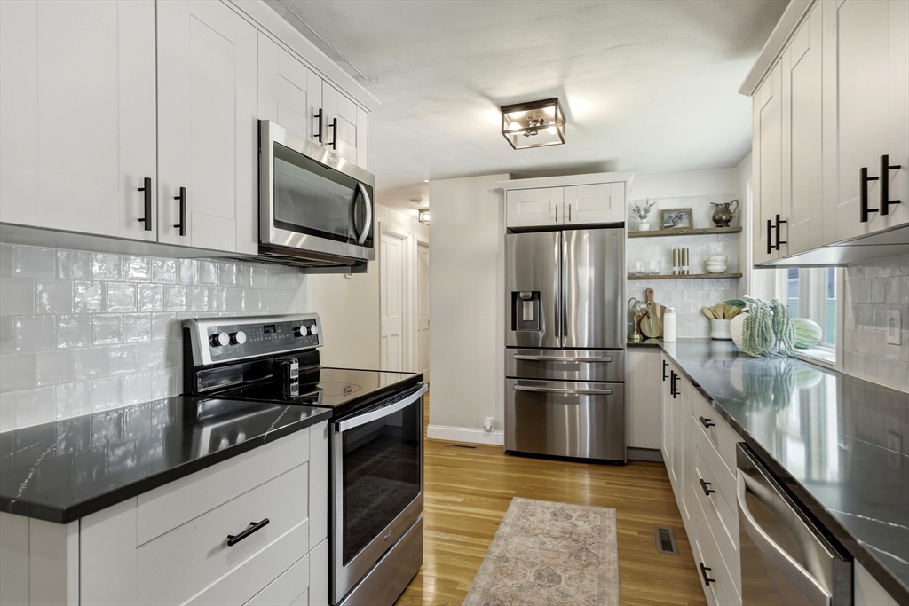 75 Clematis Road Agawam, MA 01001 - Photo 17 of 38