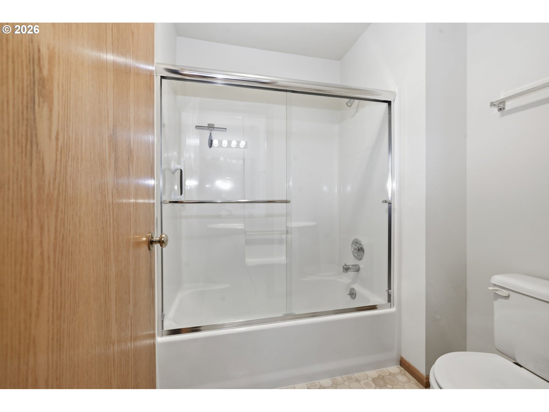 3066 Solomon Loop Eugene, OR 97405 - Photo 32 of 48 Attached Bathroom #3