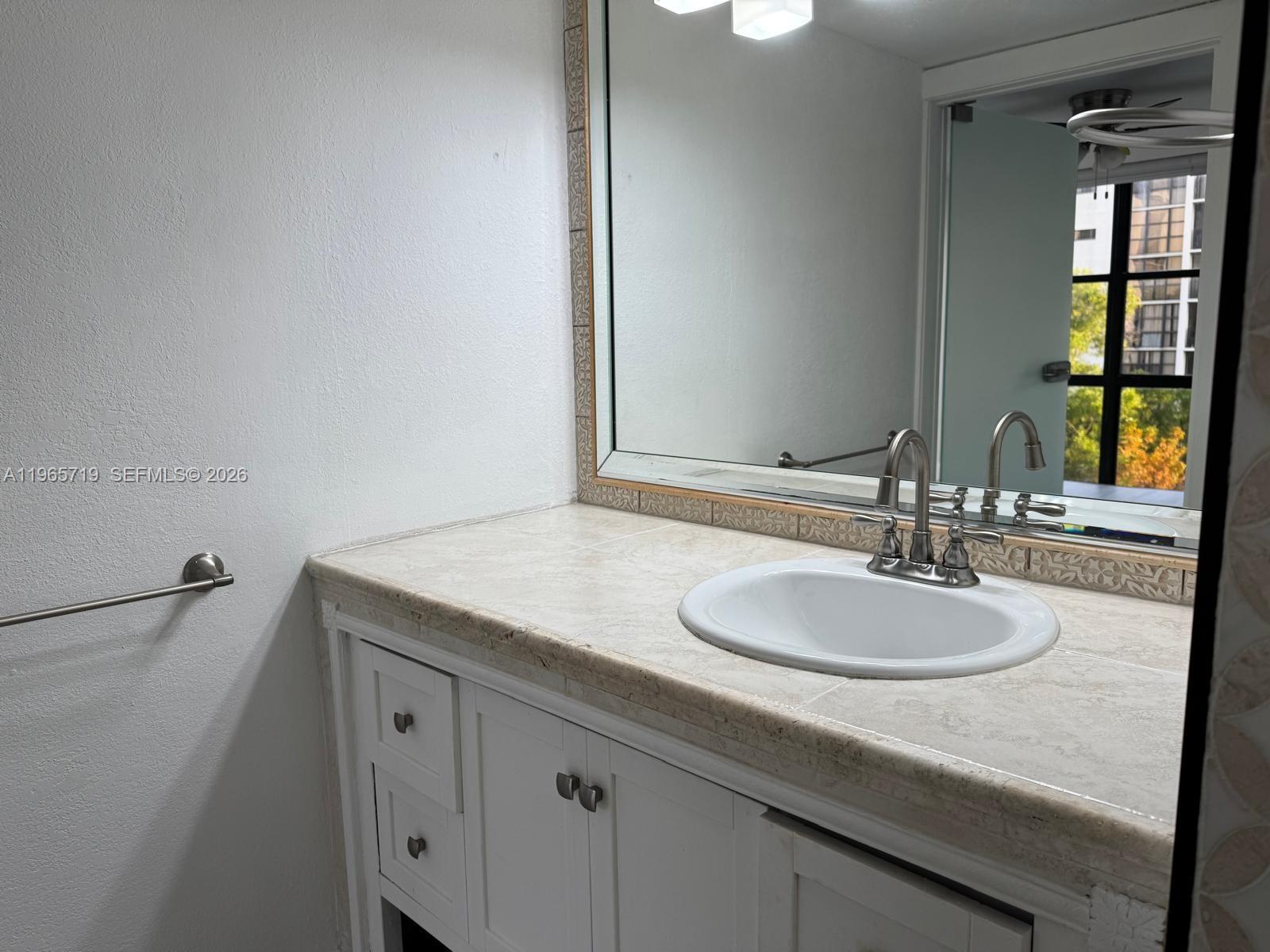 17021 North Bay Road, Unit 627 Sunny Isles Beach, FL 33160 - Photo 5 of 22 primary bath