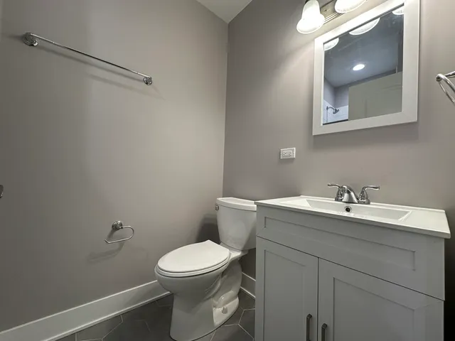 $2,395 | 2053 West Iowa Street, Unit 1, Chicago, IL 60622