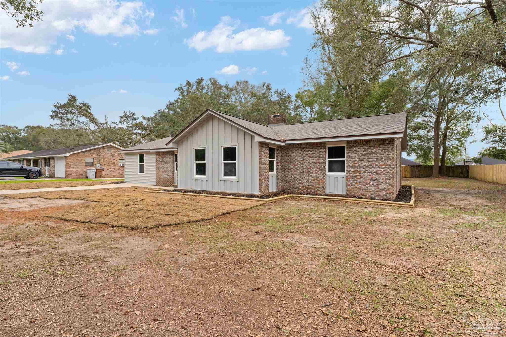 6045 Hamilton Bridge Road Milton, FL 32570 - Photo 3 of 28