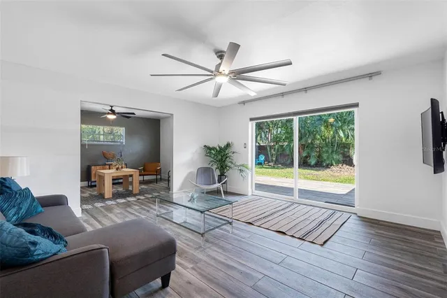 $4,500 | 439 Capri Way Northeast, St. Petersburg, FL 33704