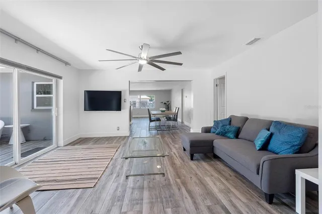 $4,500 | 439 Capri Way Northeast, St. Petersburg, FL 33704