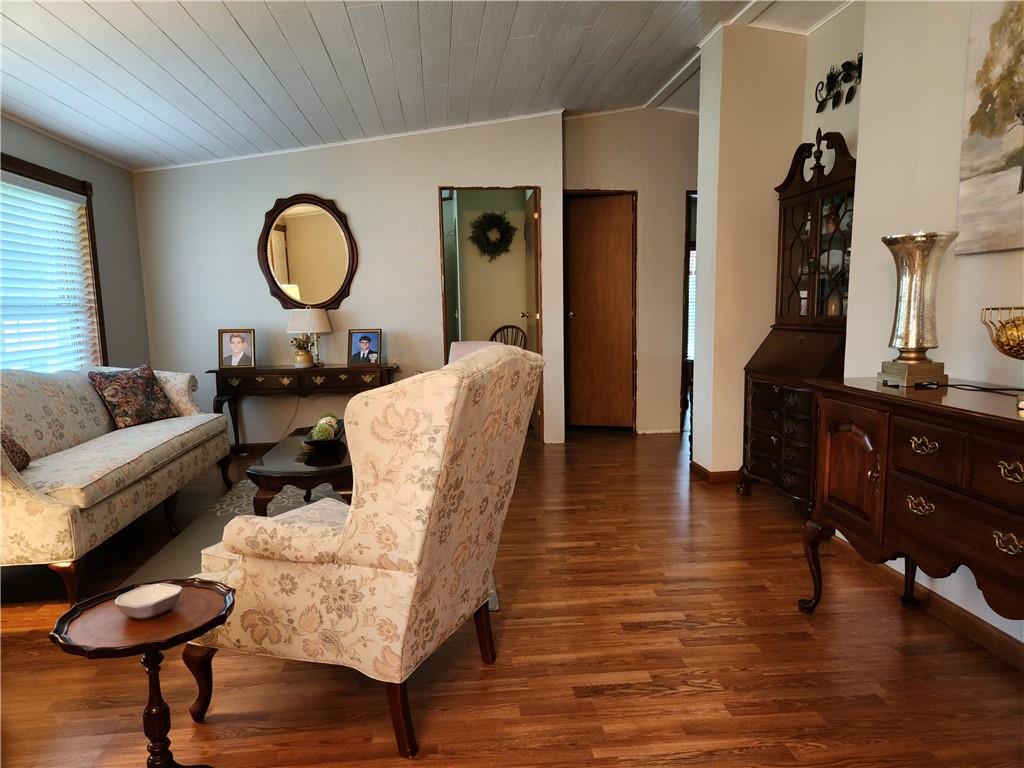 311 Cope Road Perryopolis, PA 15473 - Photo 5 of 47 a living room with furniture