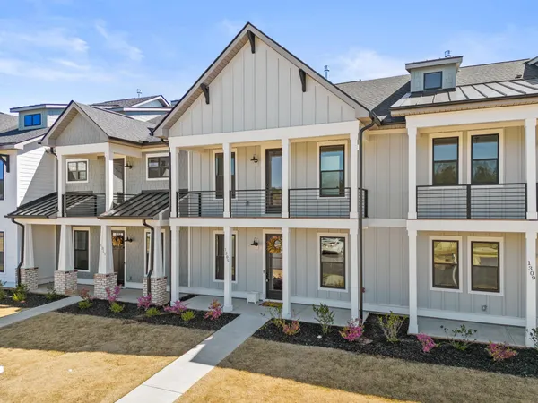 $333,900 | 1305 South Pinot Road, Duncan, SC 29334